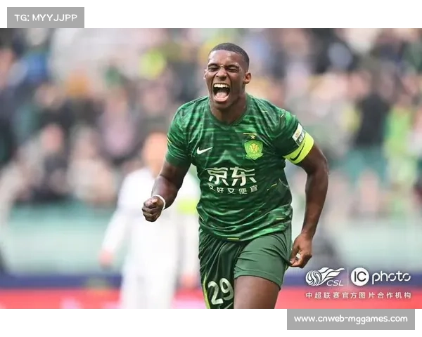 法比奥30场28球夺得金靴，卡扎伊什维利27球获银靴